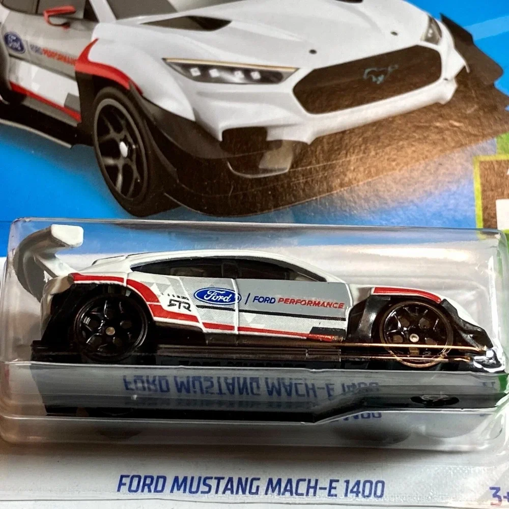 Hot Wheels Ford Mustang Mach-E 1400 Green Speed 1/5 White Die-cast 1/64 NIP 2022